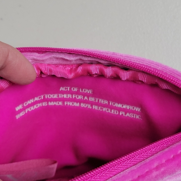 Valentino Beaury Small Pink Velvet Travel Pouch Makeup Wrislet Travel Bag. - Picture 8 of 10